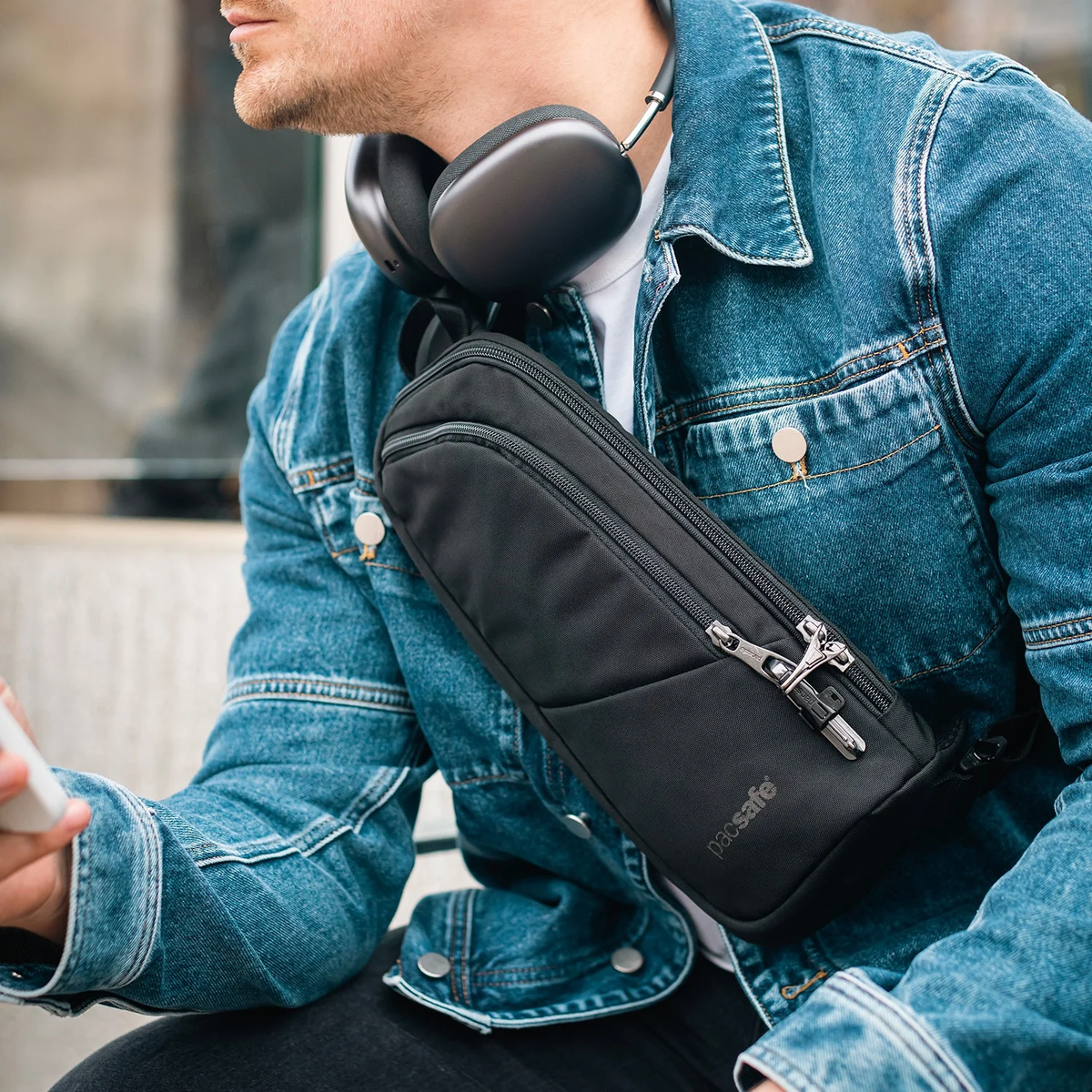 PacSafe Anti-Theft Vibe 150 Slingpack 60161